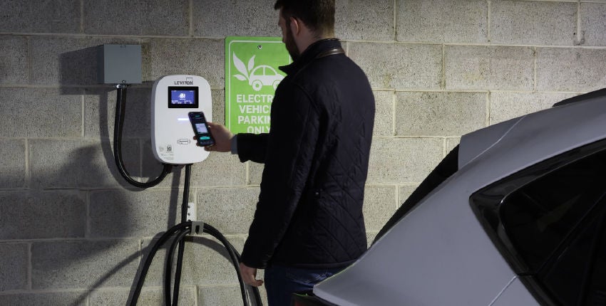 Chargeur de VE dans le garage de stationnement Chargeur de VE dans le garage de stationnement