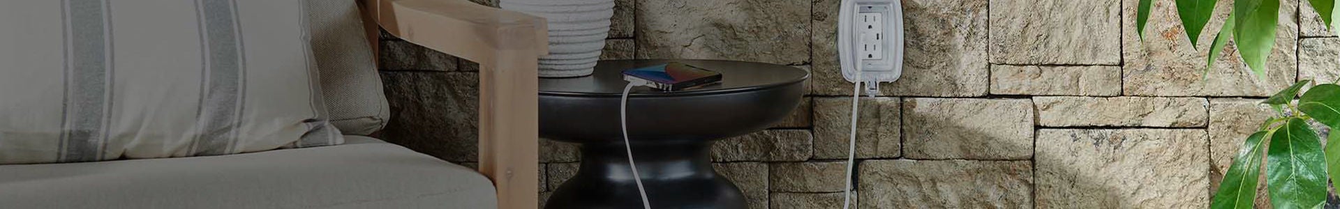 Recharge de téléphone intelligent dans une prise murale USB